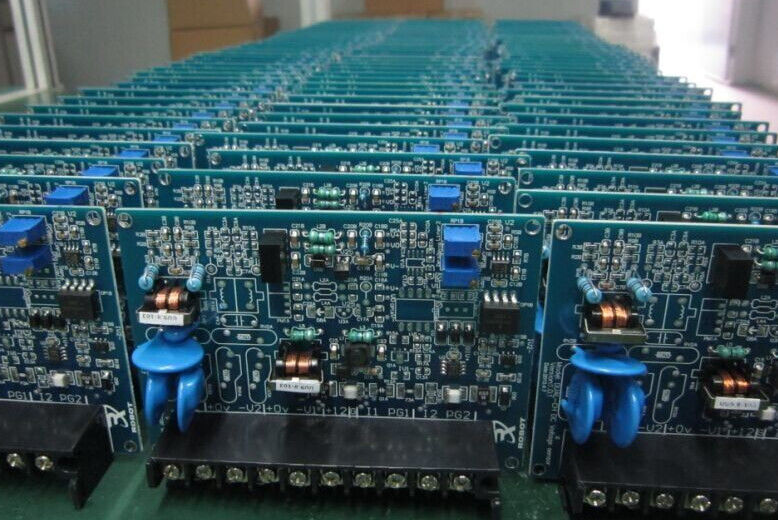 Pcb Assy Solutions d'assemblage de PCB pour les câbles de données et de communication Suntek Contact EMS