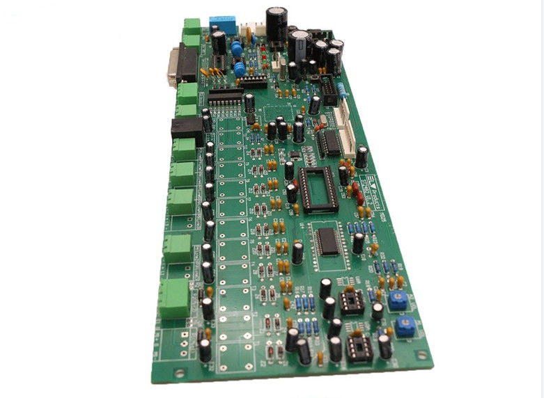 Assemblage de circuits imprimés rigides et flexibles pour automobile