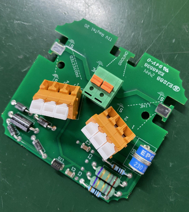 Équipement de télécommunication PCB en cuivre avec LW/LS Min. de 0,05 mm et couleur Silkscreen Noire