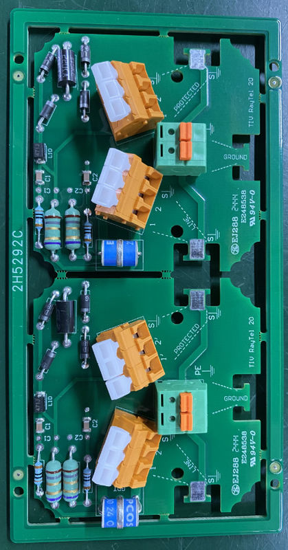 Équipement de télécommunication PCB en cuivre avec LW/LS Min. de 0,05 mm et couleur Silkscreen Noire