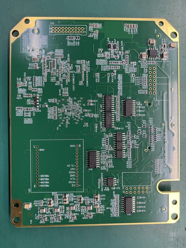 Assemblage de PCB de protection d'alimentation avec masque de soudure blanc, épaisseur 1,6 mm et certification Rohs