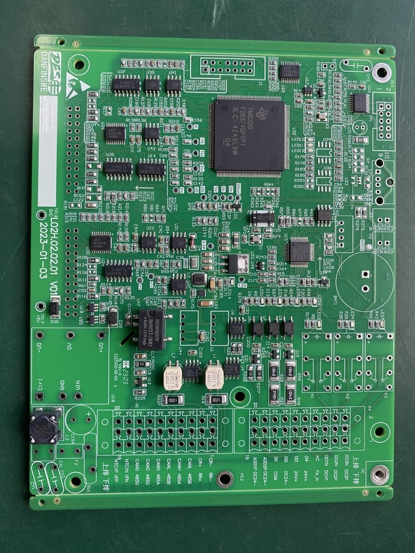 Assemblage de PCB de protection d'alimentation avec masque de soudure blanc, épaisseur 1,6 mm et certification Rohs