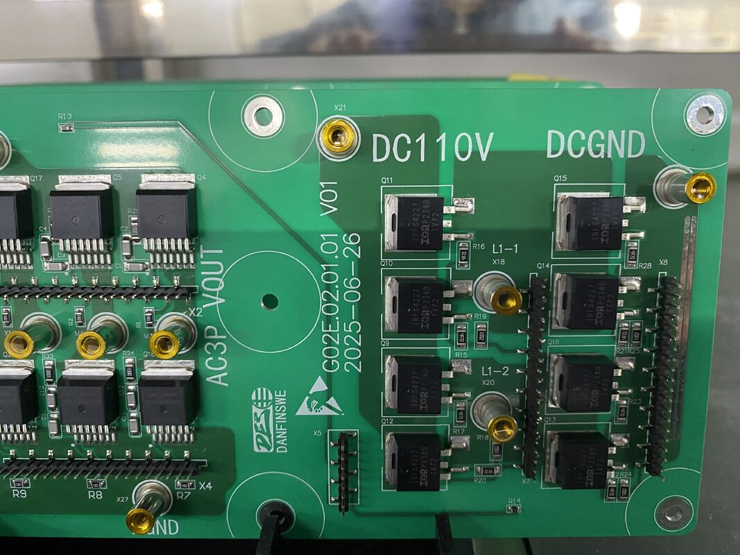 Assemblage et services de test de circuits imprimés EMS PCBA avec masque de soudure blanc, remplissage de trous laser