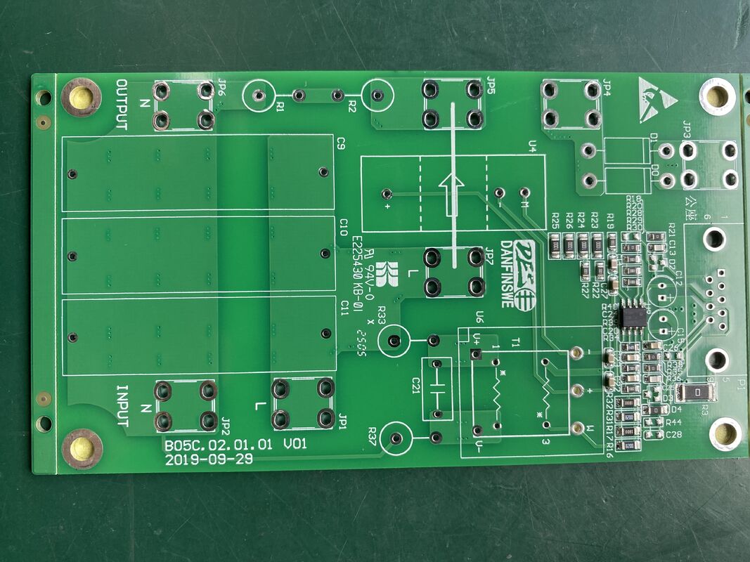 Équipement de protection contre les surtensions avec finition de surface sans plomb HASL et contrôle d'impédance assurant une gestion durable et électrique des surtensions