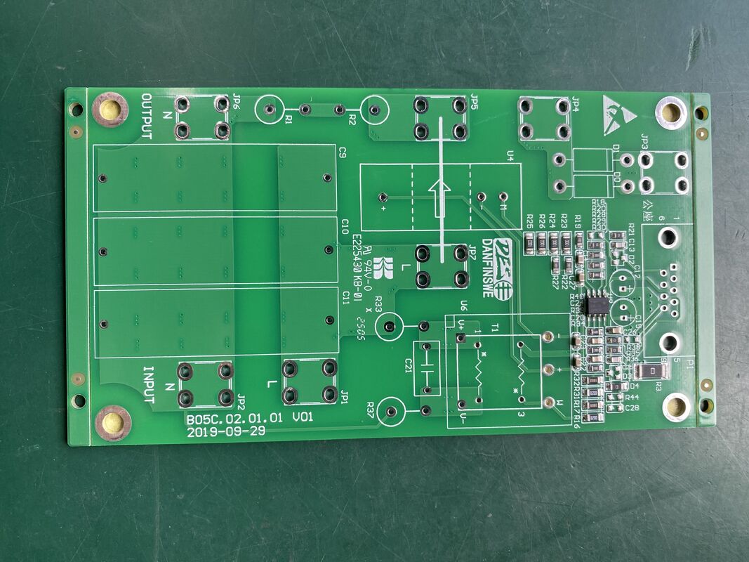 Équipement de protection contre les surtensions avec finition de surface sans plomb HASL et contrôle d'impédance assurant une gestion durable et électrique des surtensions