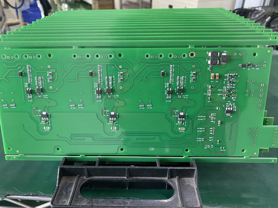 Équipement de protection contre les surtensions avec finition de surface sans plomb HASL et contrôle d'impédance assurant une gestion durable et électrique des surtensions
