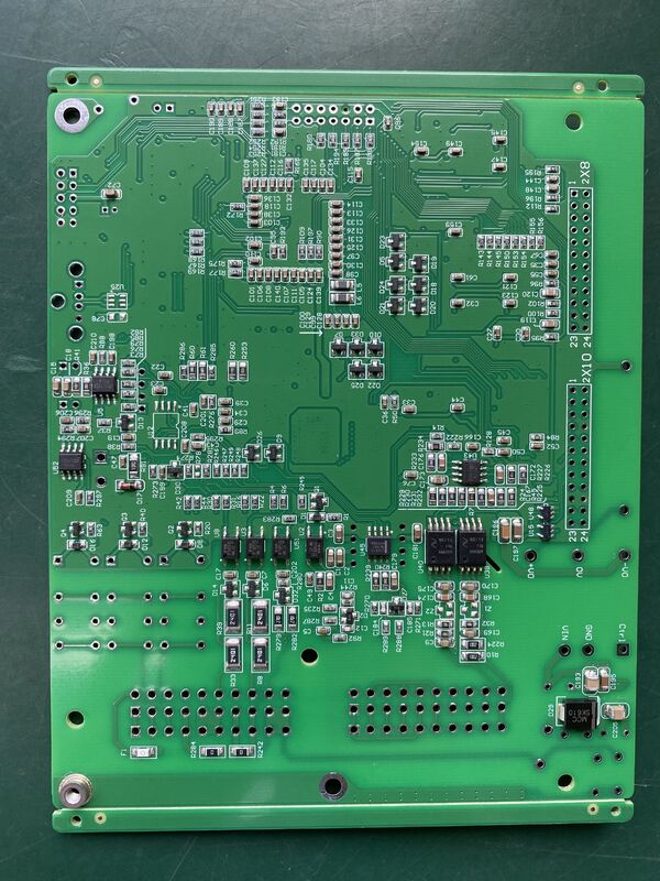 Assemblage de circuits imprimés de communication avec diamètre de trou minimal de 0,1 mm, 6 couches, High Tg170 et High Tg180 optimisé pour les appareils de communication