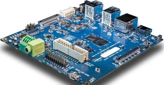 Assemblage de circuits imprimés à virage rapide avec matériau FR-4 en 4 couches et diamètre de trou minimum de 0,10 mm pour les applications automobiles