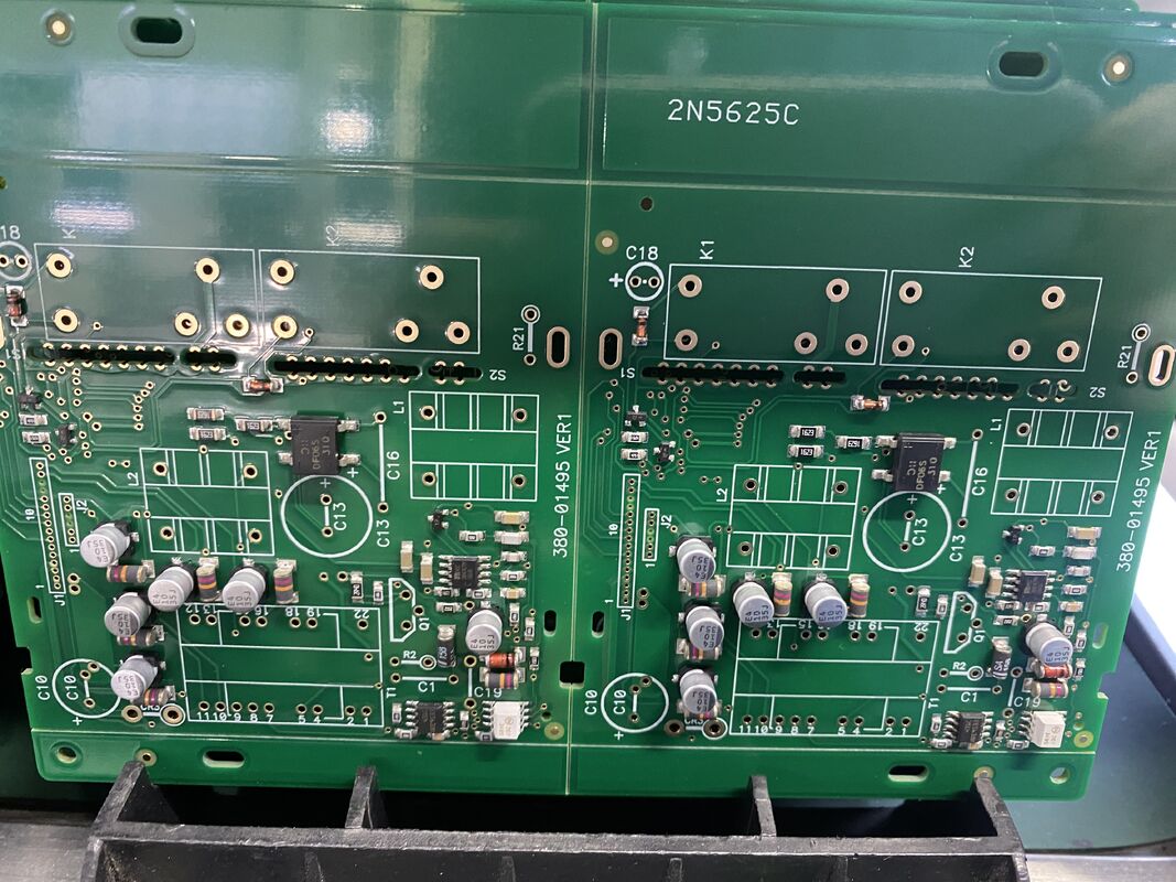 Épaisseur maximale T supérieure à 4,5 mm Assemblage industriel de PCB offrant des capacités d'assemblage pour des cartes de circuits imprimés lourdes