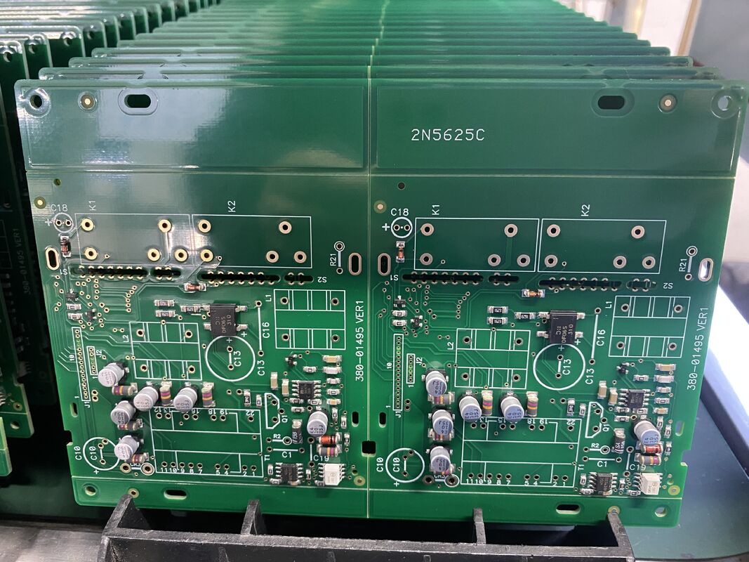 Épaisseur maximale T supérieure à 4,5 mm Assemblage industriel de PCB offrant des capacités d'assemblage pour des cartes de circuits imprimés lourdes
