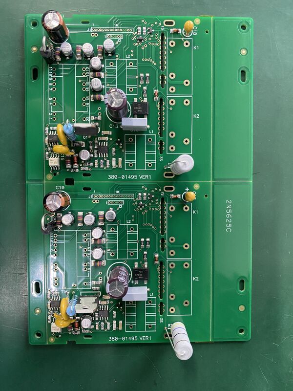 Épaisseur maximale T supérieure à 4,5 mm Assemblage industriel de PCB offrant des capacités d'assemblage pour des cartes de circuits imprimés lourdes