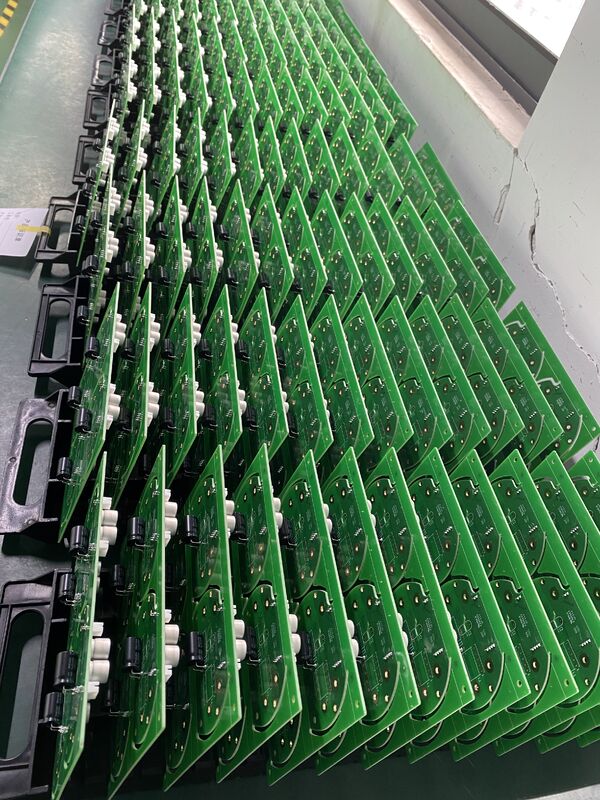 Min Espace à billes 0,3 mm Tension inférieure à 0,5 mm Processus de fabrication de PCB industriels Taille maximale de PCB 600 par 1200 mm Optimisé pour les mises en page de PCB complexes