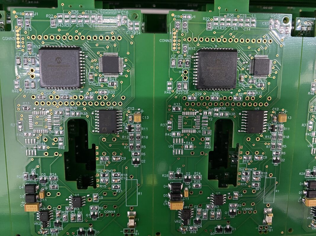 Épaisseur maximale T supérieure à 4,5 mm Assemblage industriel de PCB offrant des capacités d'assemblage pour des cartes de circuits imprimés lourdes