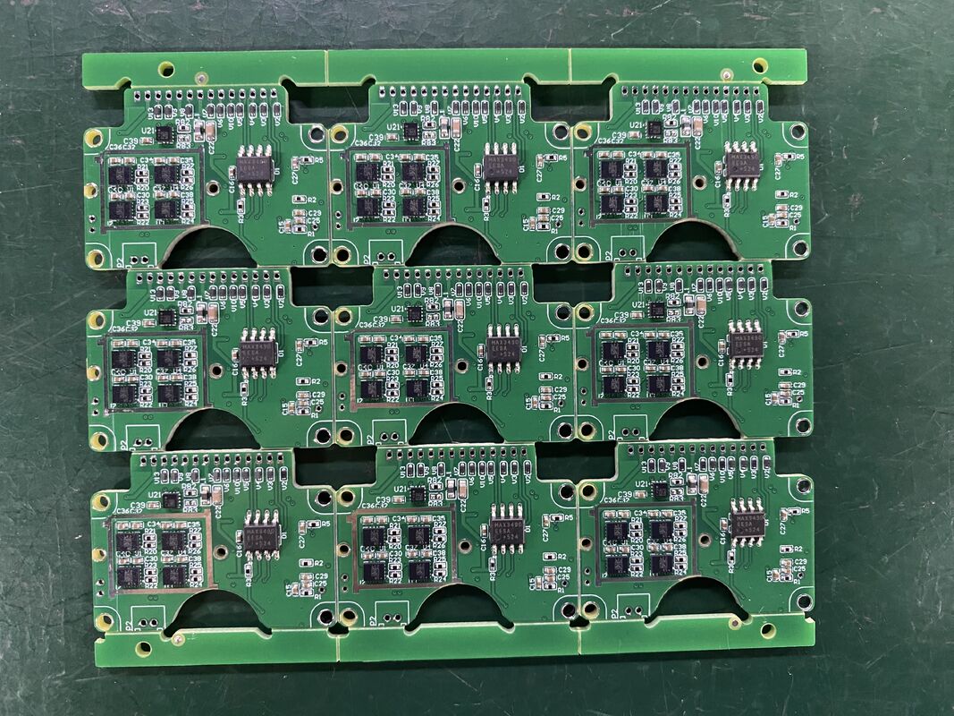 Min Espace à billes 0,3 mm Tension inférieure à 0,5 mm Processus de fabrication de PCB industriels Taille maximale de PCB 600 par 1200 mm Optimisé pour les mises en page de PCB complexes