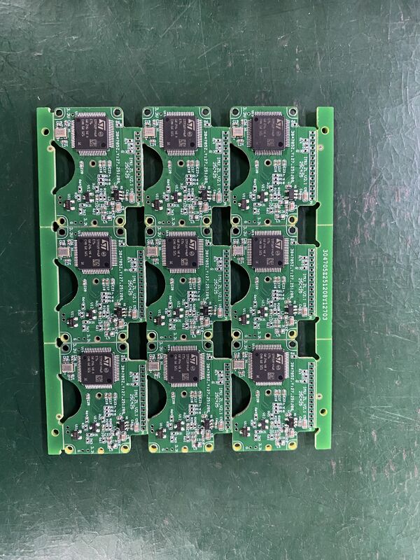 Min Espace à billes 0,3 mm Tension inférieure à 0,5 mm Processus de fabrication de PCB industriels Taille maximale de PCB 600 par 1200 mm Optimisé pour les mises en page de PCB complexes
