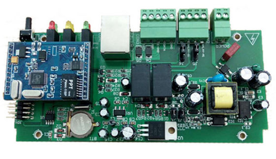 Assemblage de circuits imprimés à double face à travers le trou