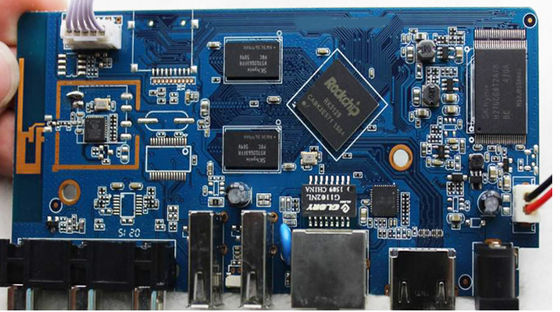 Assemblage clé en main intégral Immersion Or Assemblage PCB argenté avec bleu conforme à la RoHS